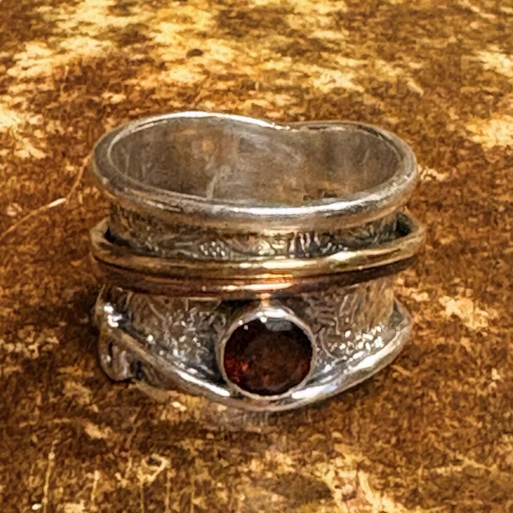 Sterling Silver Mixed Metal Spinner Ring w/ Garnet Size 8.5 - Picture 7 of 9